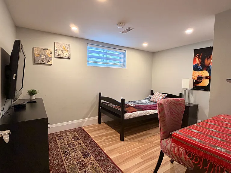 138 Goulding Ave #BASEMENT — Photo 20