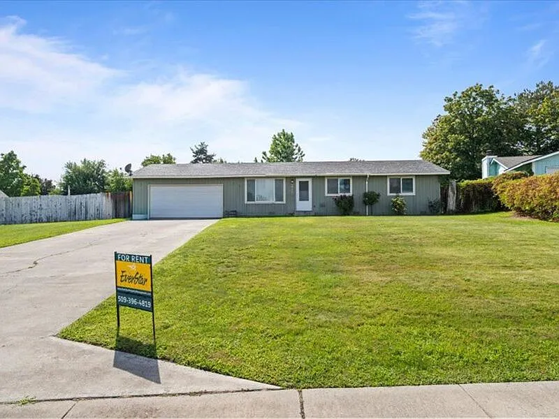 3 bed, 1.0 bath, 1008 sqft, $2,100 — Photo 2