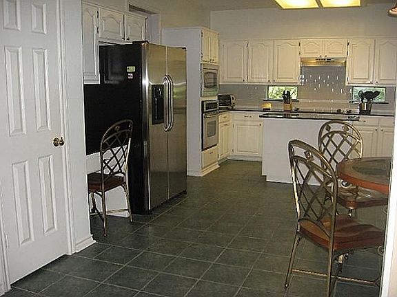 3rd image of 1204 Laguna Ct