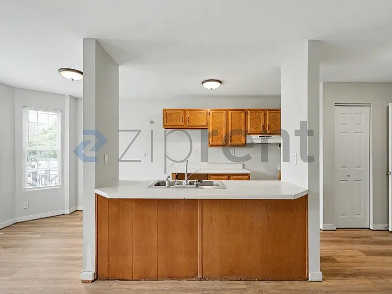 1912 Porter St — Photo 8