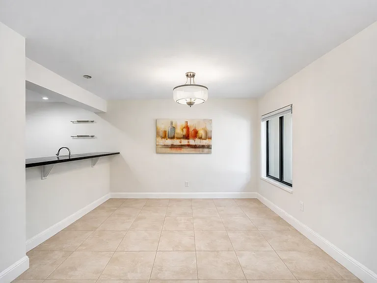 1659 SW Crossing Cir — Photo 2
