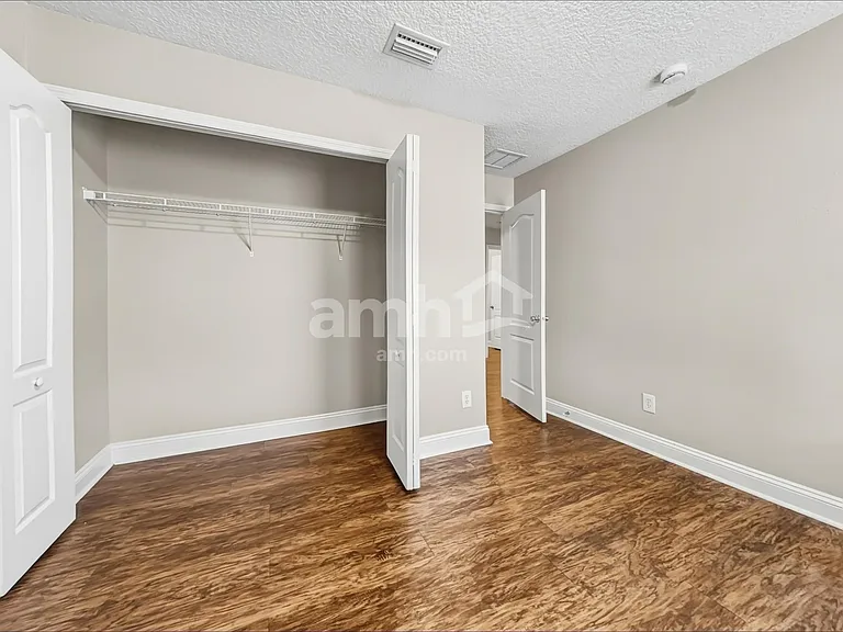 2320 Brian Lakes Dr E — Photo 14