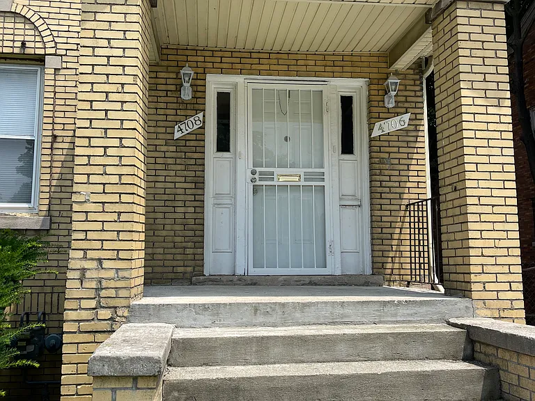 4706 Lakewood St — Photo 3