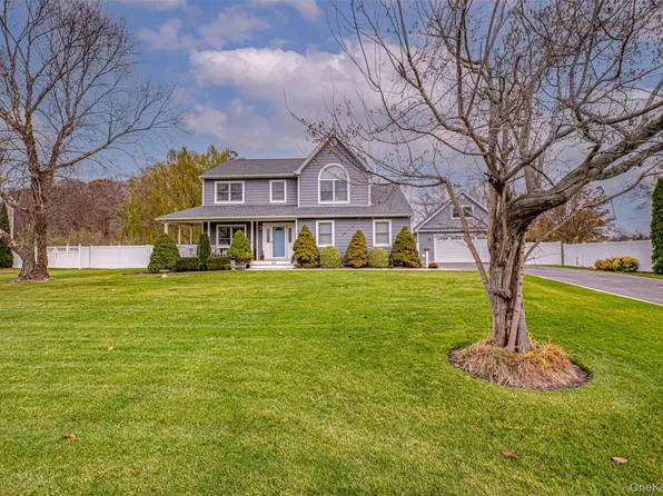 68 Vineyard Way, Aquebogue, NY 11931