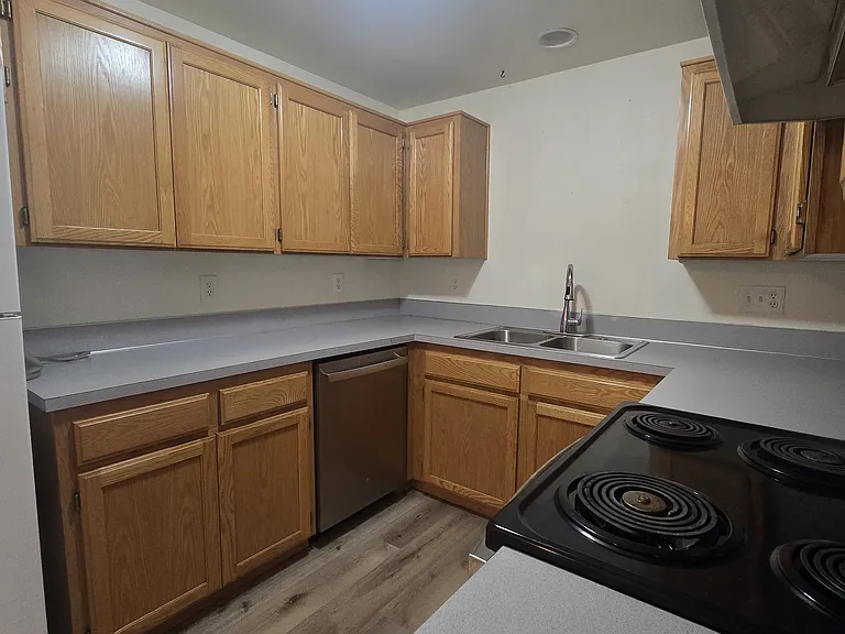 1859 Skyline Ct S #1859 — Photo 8
