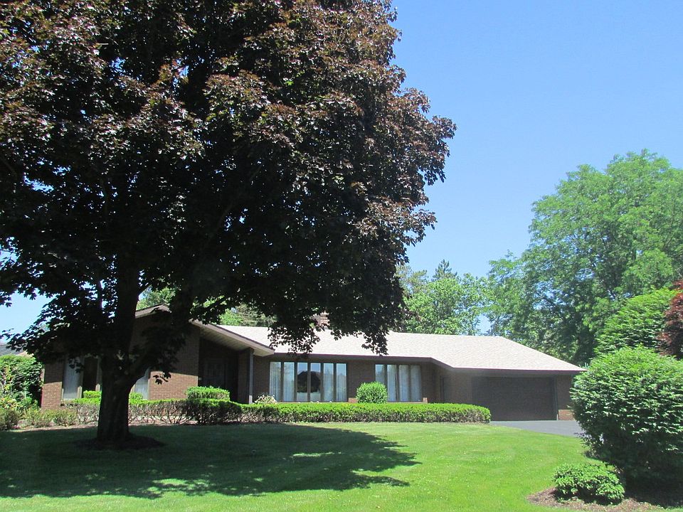 1st image of 10 Fairway Ct
