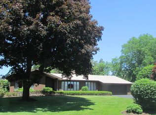 10 Fairway Ct, Albany, NY 12208