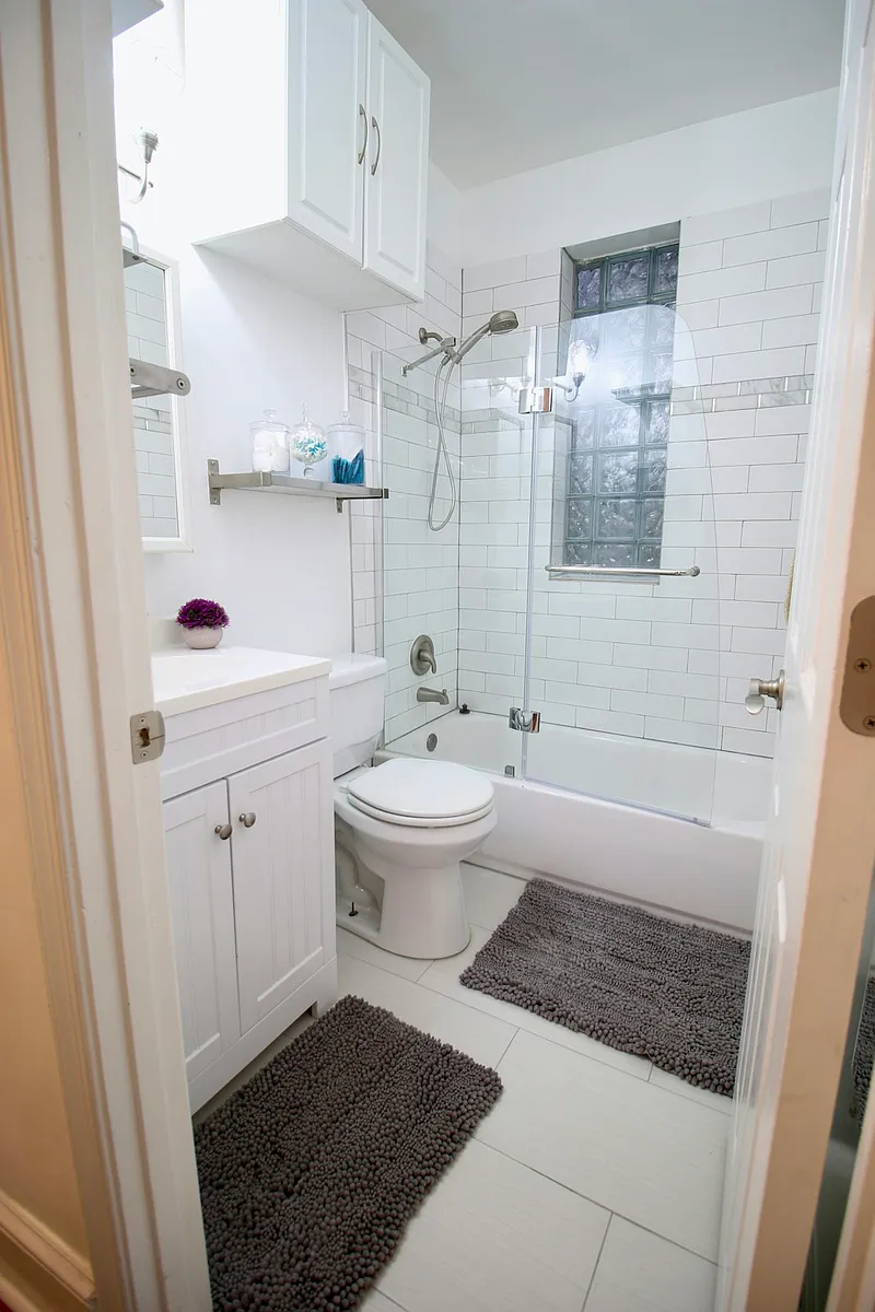 Building Photo - 1423 E St NE #1