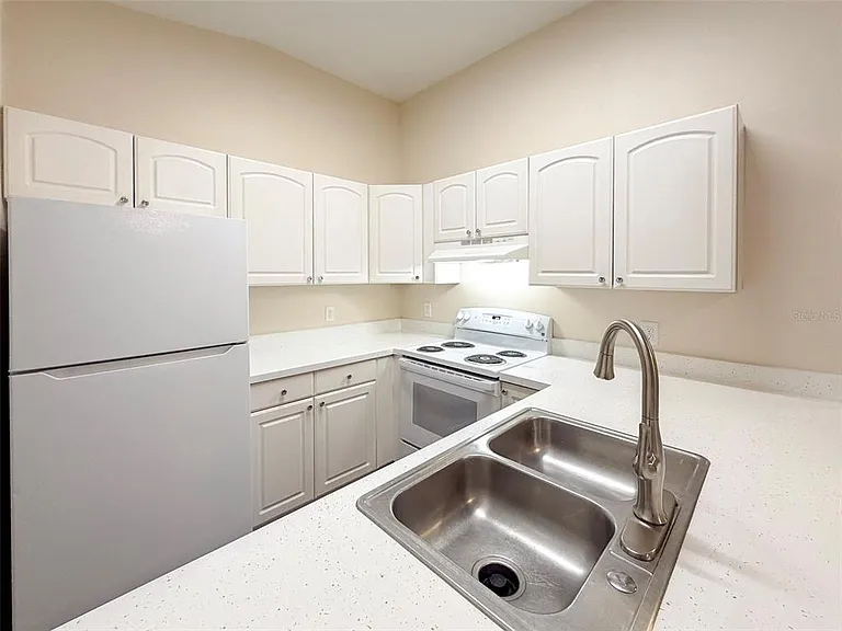 4003 SW 27th St #13 — Photo 10