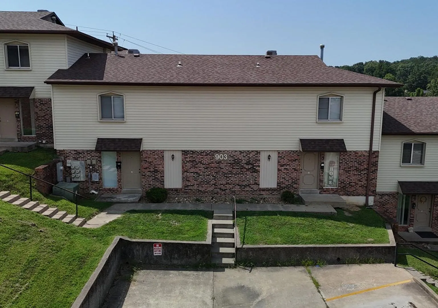 2 bedrooms and 1.5 bathrooms — Photo 2