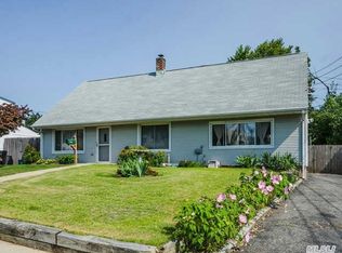 85 Knoll Ln, Levittown, NY 11756