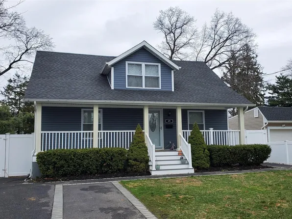 29 Oak Street, Islip, NY 11751