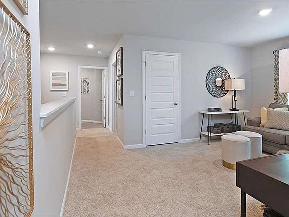 4th image of 264 Montgomery Dr
