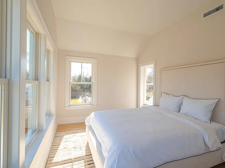 32 Glover St — Photo 16