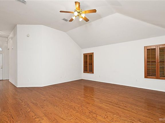 3rd image of 3401 Santa Olivia St