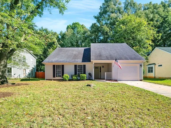 8327 Houndstooth Dr, Charlotte, NC 28227