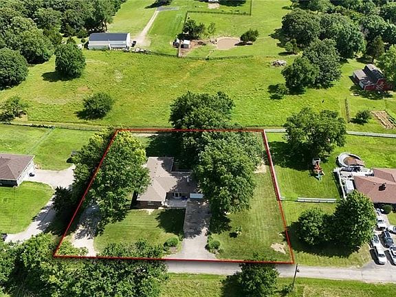3rd image of 815 Kouns Ln