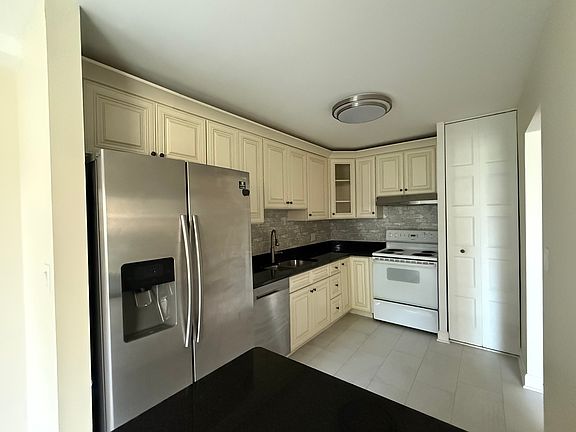 4th image of 2 Villa Verde Dr APT 113