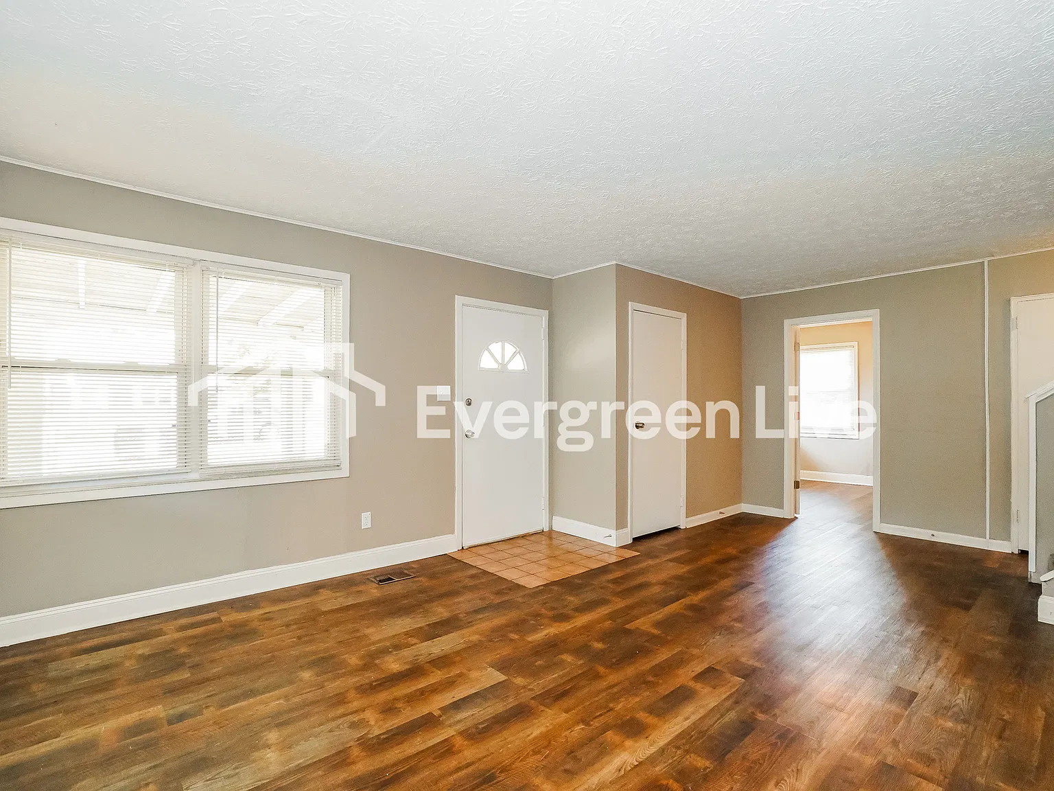 3 bed, 1.0 bath, 1054 sqft, $1,445 — Photo 4