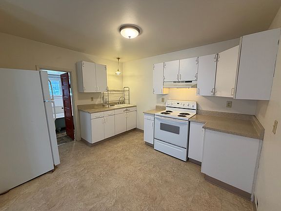 3rd image of 3214 Hoyt Ave