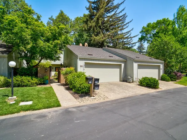 302 Elmhurst Cir, Sacramento, CA 95825