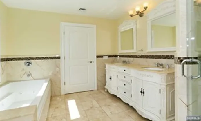 3 bed, 3.5 bath, $4,400 — Photo 2