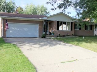 1037 Holly Spring Ln, Grand Blanc, MI 48439