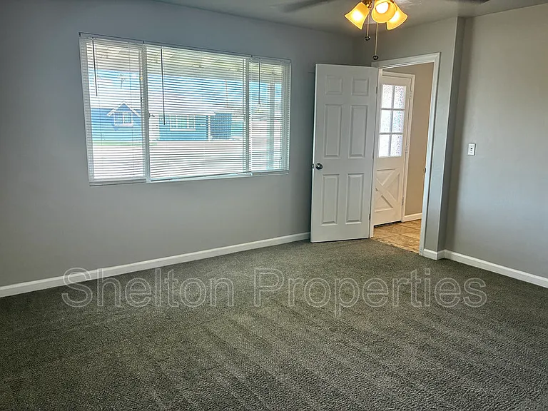1041 W 18th St — Photo 11
