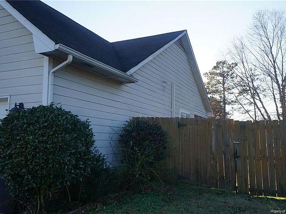 4th image of 215 Somerset Dr