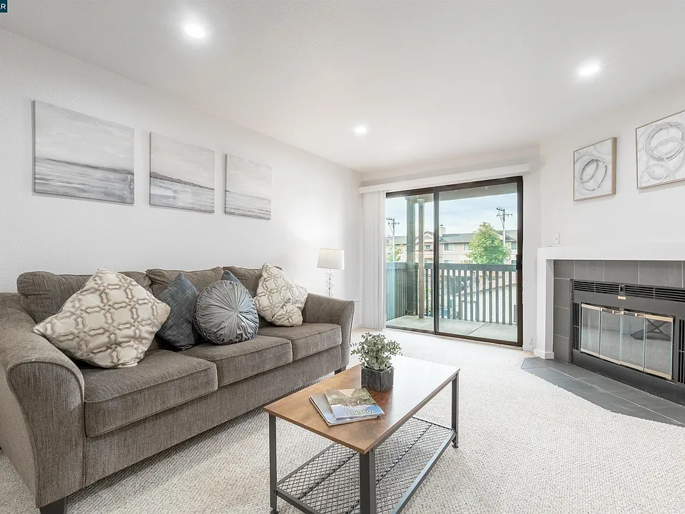 1315 A St #206