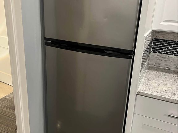 5th image of 228 White St #3