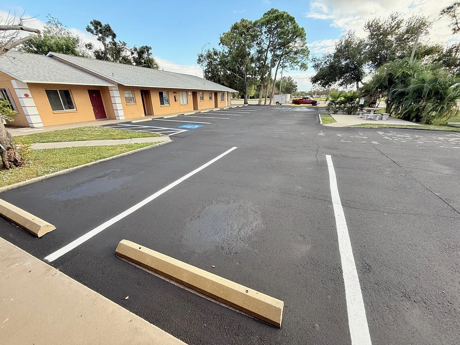 Bayshore Oaks Apartments — Photo 3