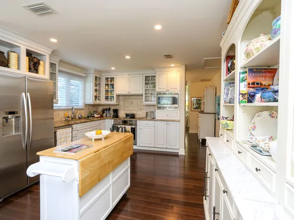 127 Bristol Ln, Naples, FL 34112