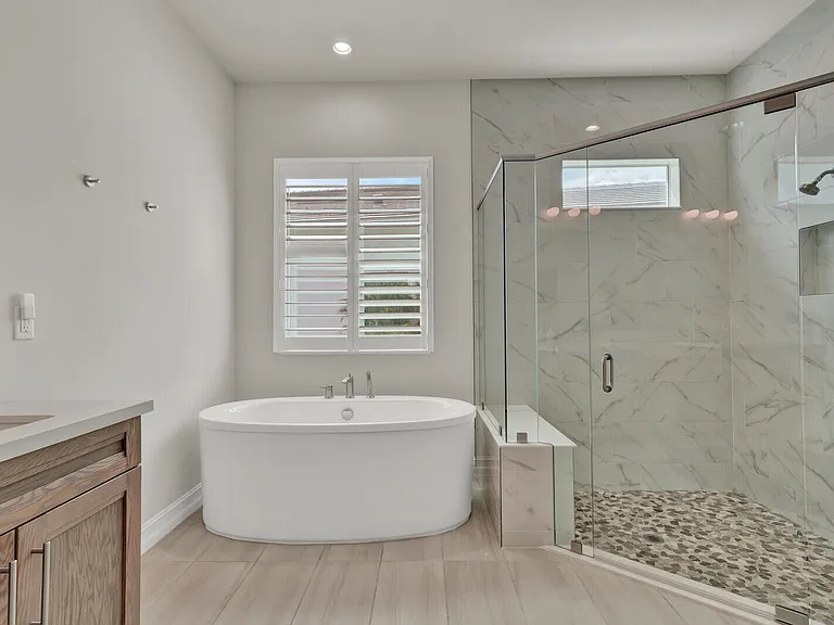 138 SE Palma St — Photo 26
