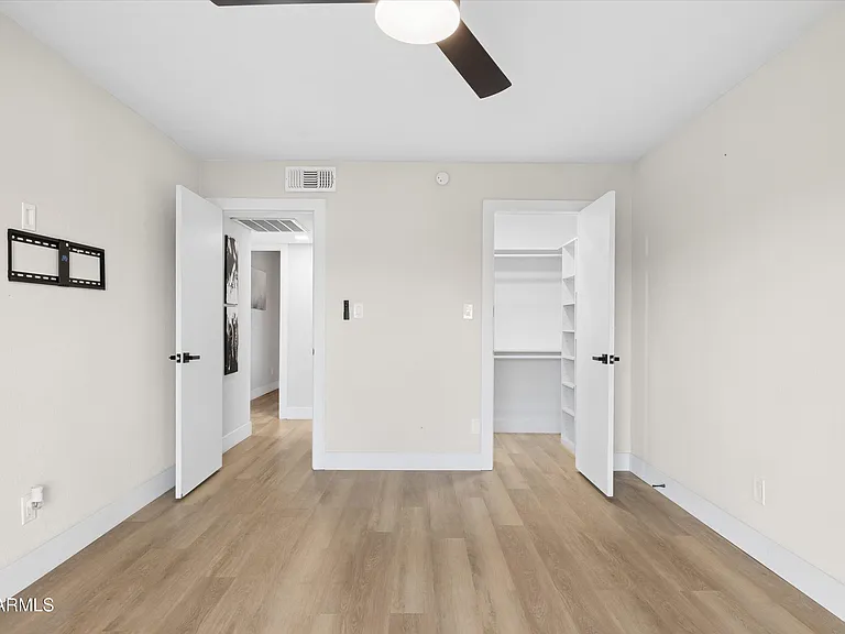 5117 E Beck Ln — Photo 14