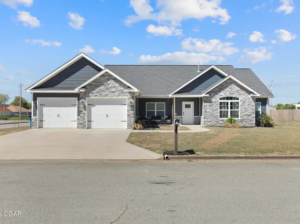 2207 W Greystone Sq, Webb City, MO 64870