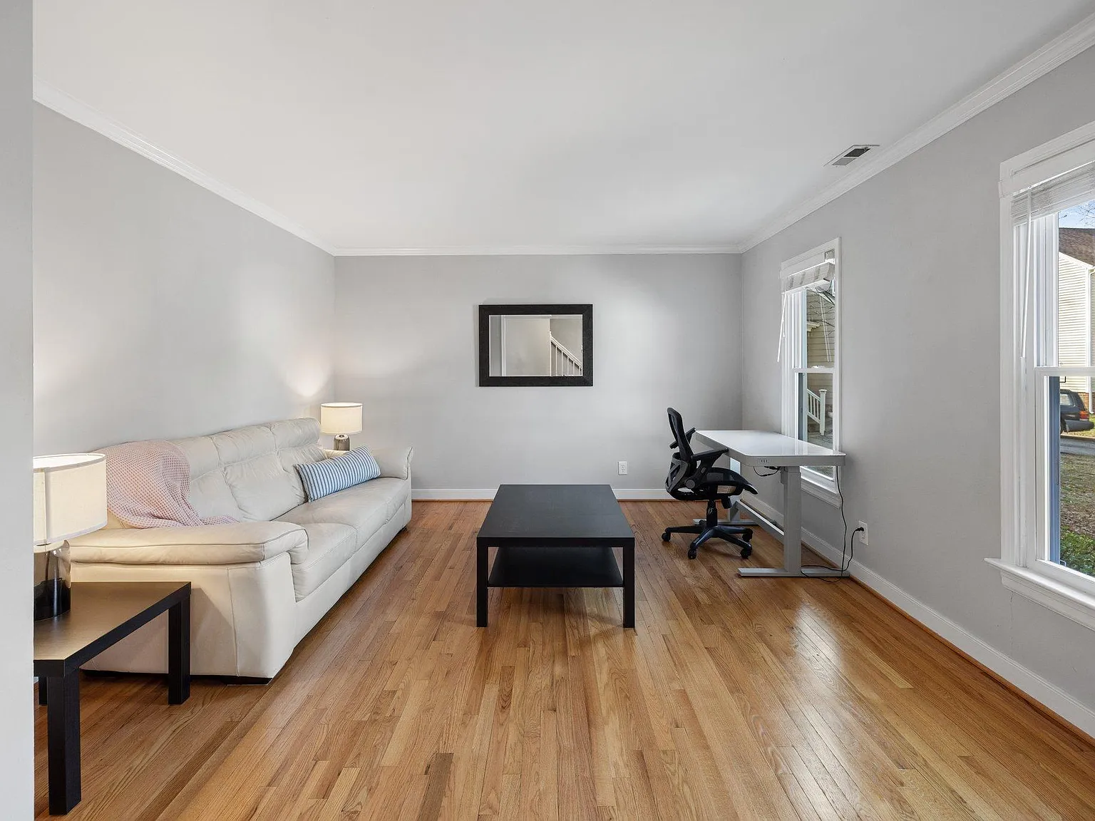 4 bed, 2.5 bath, 2220 sqft, $5,800 — Photo 4