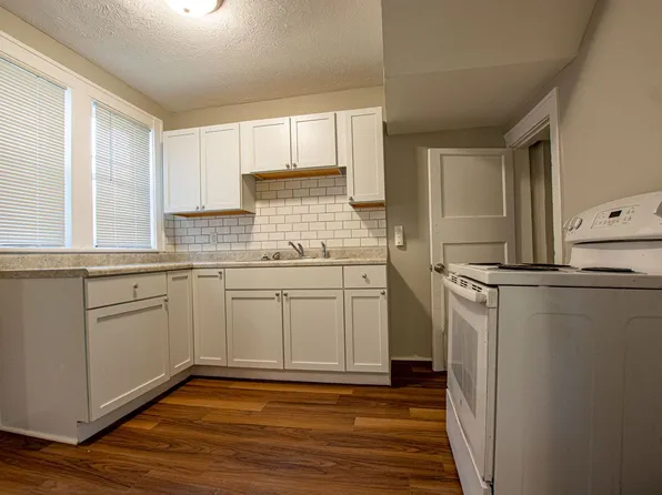 3802-3804 Dodge St, Omaha, NE 68131