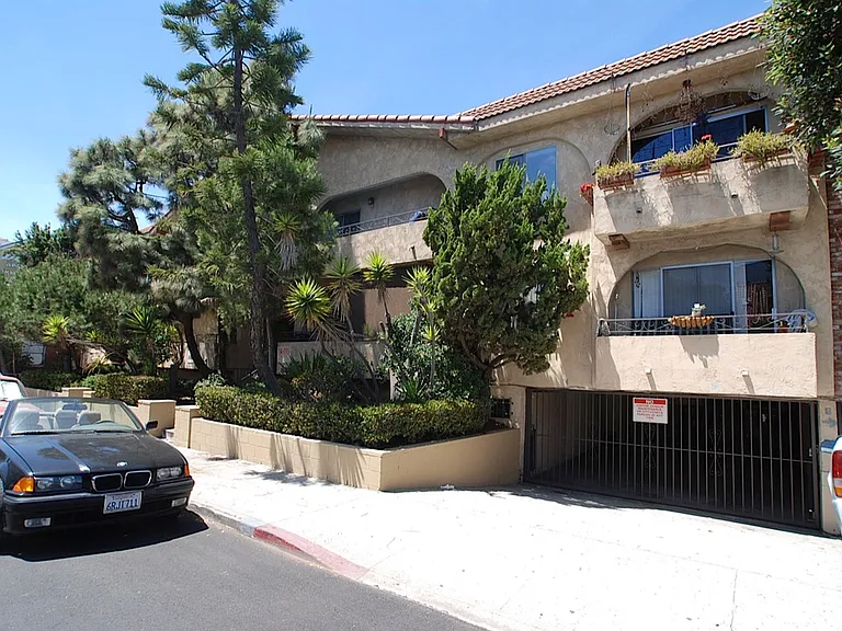 27 Westminster Ave — Photo 2