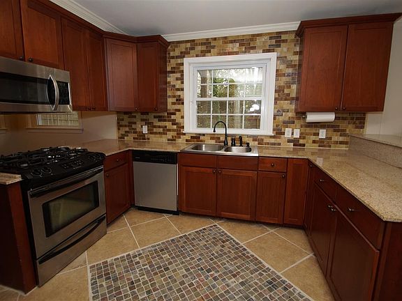 5th image of 1329 Robert Dr
