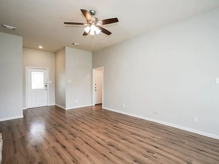 211 Dove Mdws — Photo 3