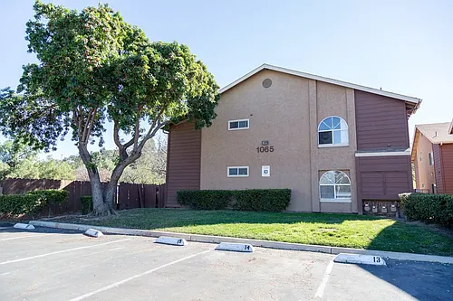 Washington Vista Apartments Photo 1