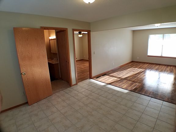 2nd image of 402 Waveland Ave