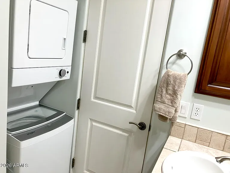 6601 E Paradise Dr — Photo 6