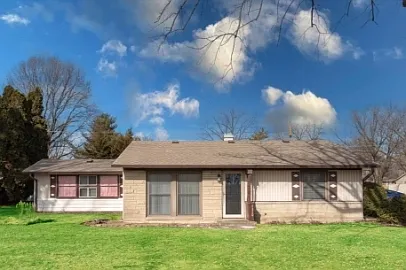 4 bed, 1.0 bath, 1192 sqft, $1,600 — Photo 1