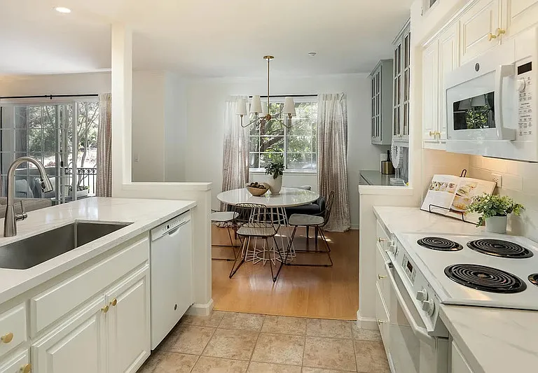 20 Willow Rd #14 — Photo 9