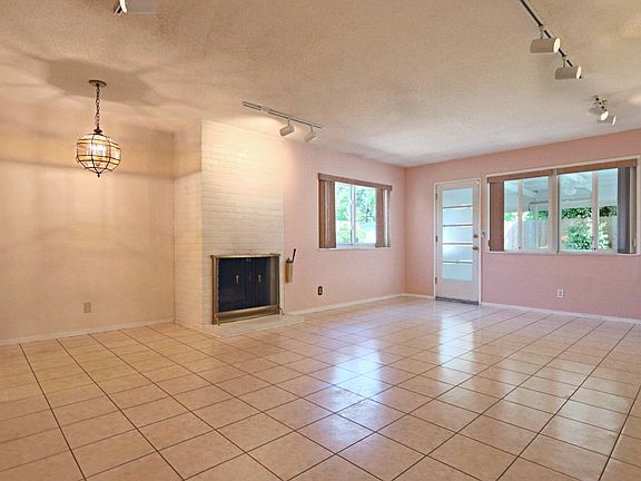 5th image of 3241 Mayfair Dr