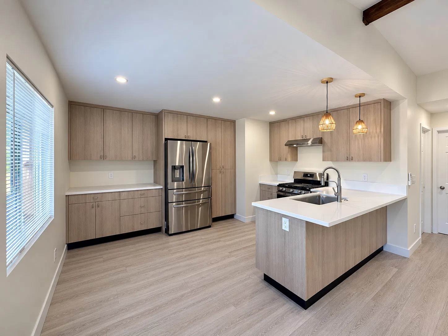 2 bed, 850 sqft, $3,650 — Photo 4