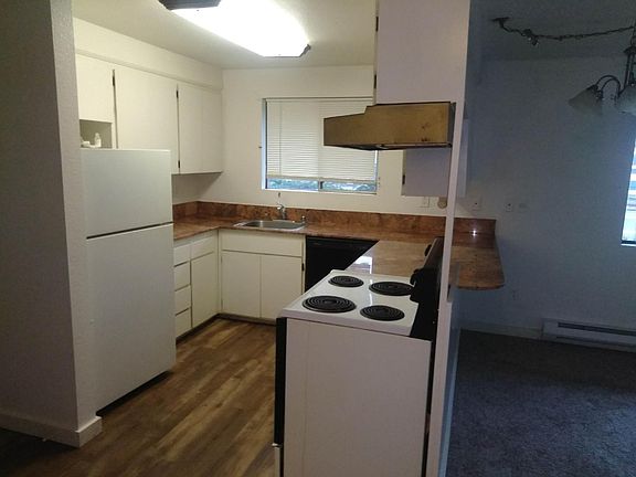 3rd image of 5005 Grove St