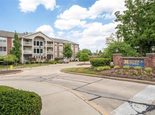 5376 N Kenrick Parke Dr APT 105, Saint Louis, MO 63119